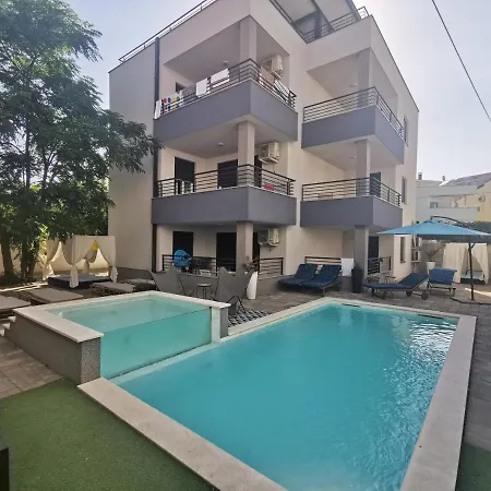 Apartman Marta 2 *